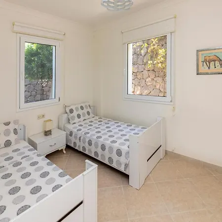 Stunning House With Sea View And Shared Pool In Apartment *